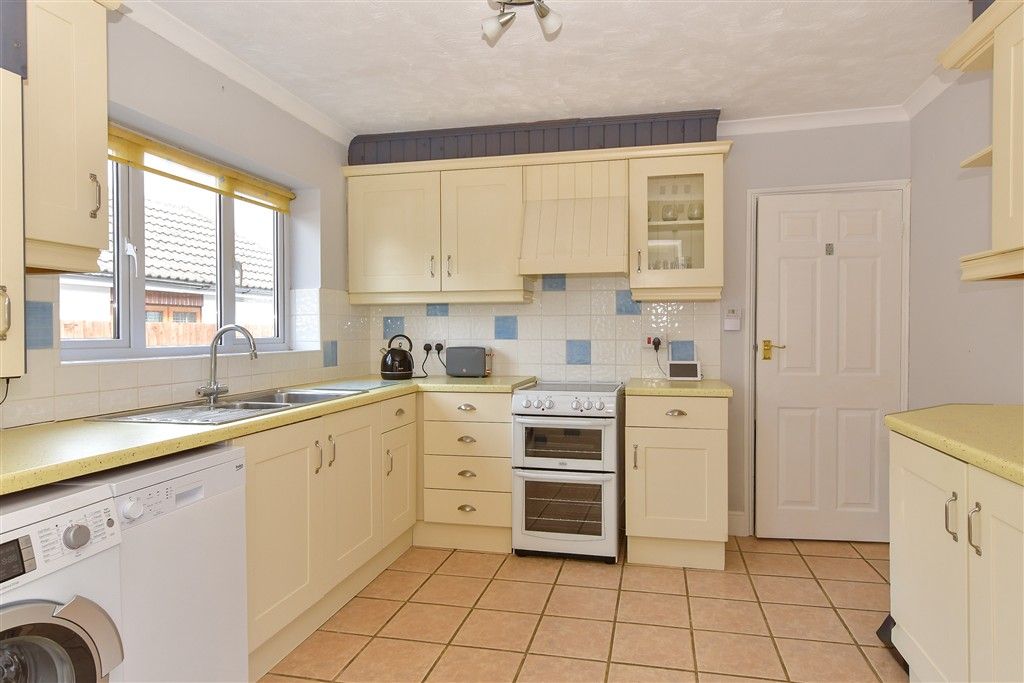 Property photo 3 of 12 Kitchen