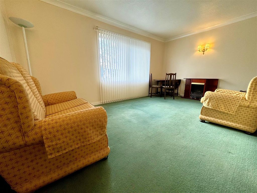 Property photo 2 of 9 Lounge.Jpg