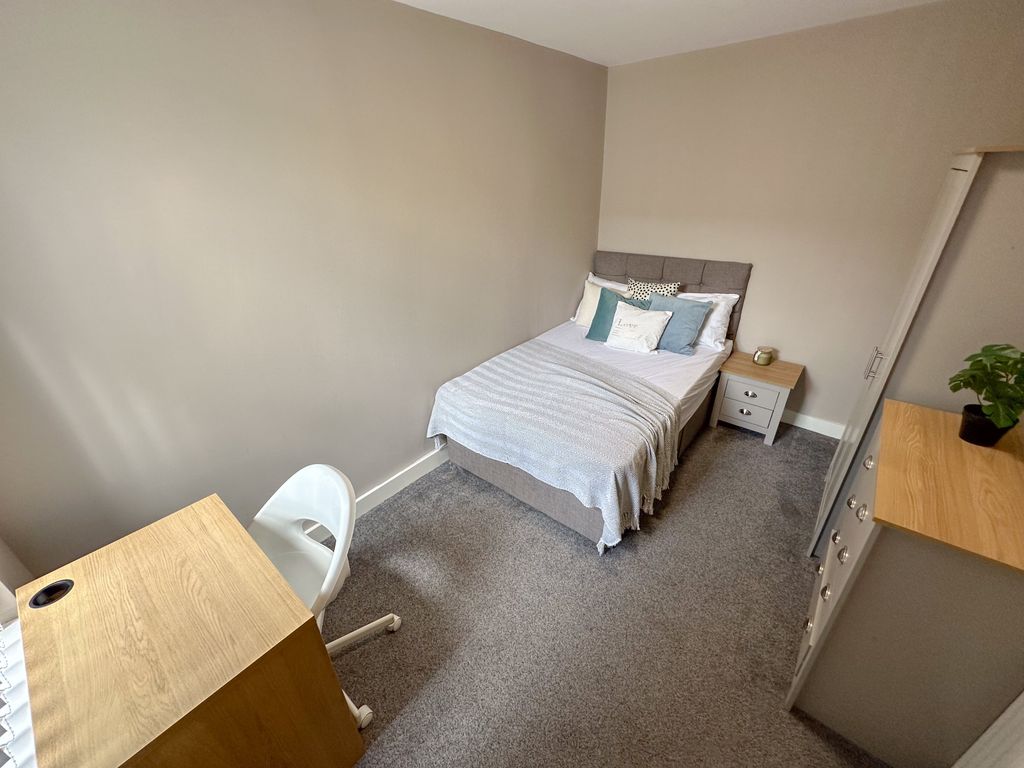 Property photo 1 of 2 2