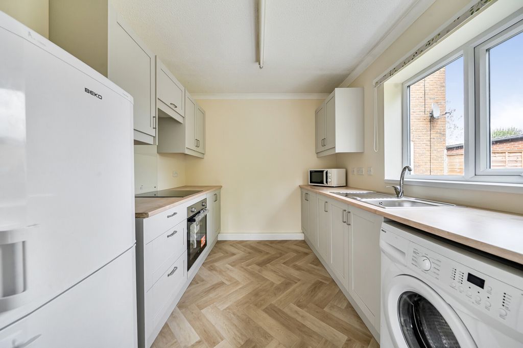 Property photo 3 of 17 Kitchen