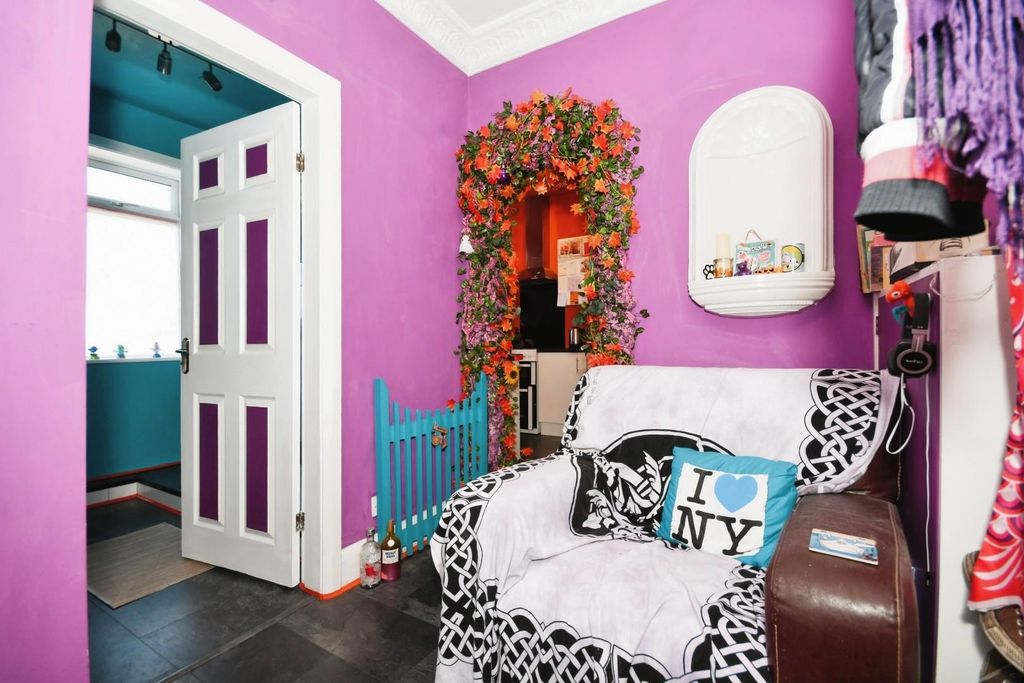 Property photo 2 of 13 Entrance Hall