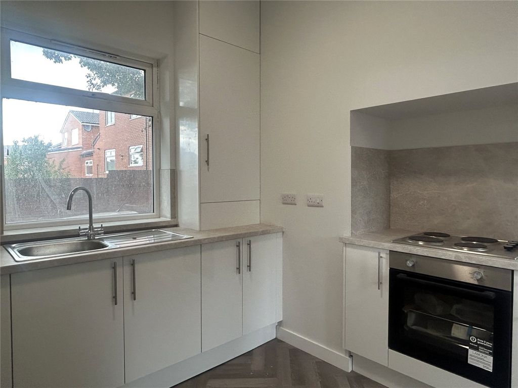 Property photo 3 of 18 Kitchen