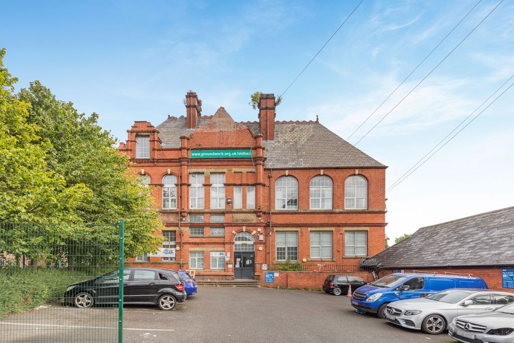 Property photo 2 of 24 Maas House, Shaw Road, Oldham, Ol1 4Aw