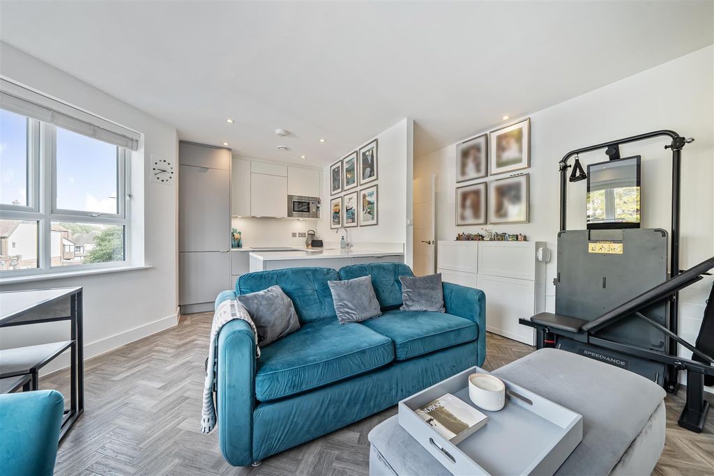 Property photo 2 of 14 1361415-7-68Df72A7211B7.Jpg