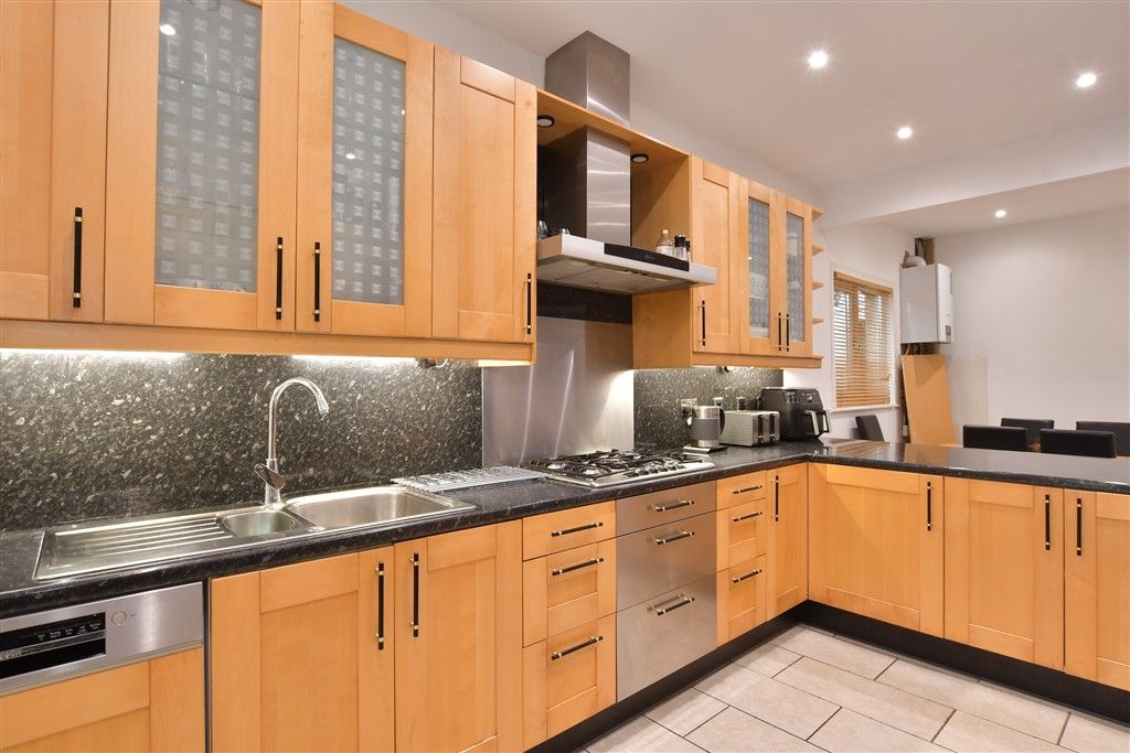 Property photo 3 of 24 Kitchen/Breakfast Room