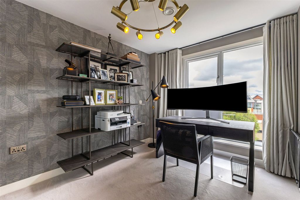 Additional image 10 of 3 bed flat for saleImperial House, Princes Gate, Homer Road, Solihull, West Midlands B91