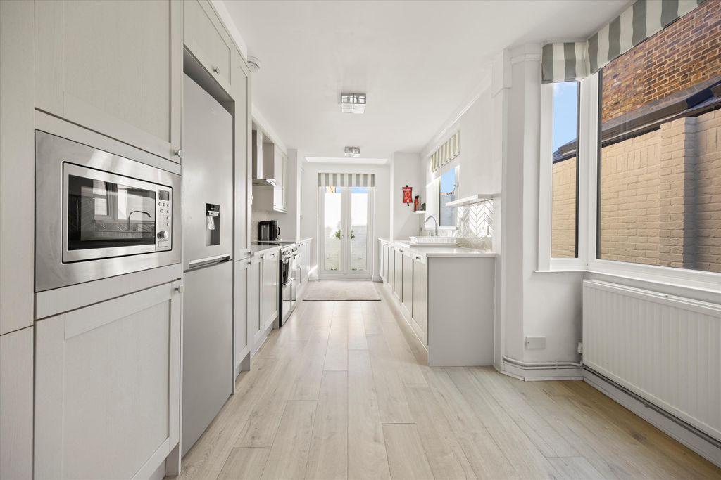 Property photo 3 of 13 Image