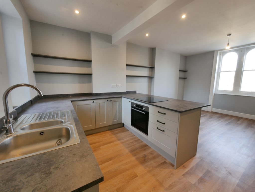 Property photo 3 of 9 Kitchen