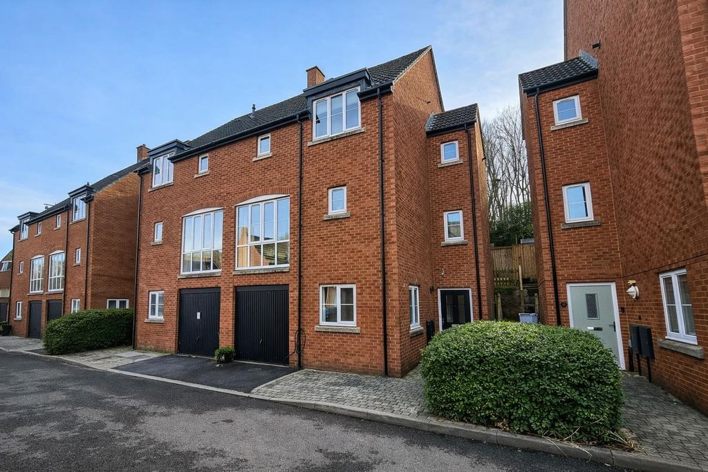 Property photo 1 of 23 Fordge Road - Front.Jpg