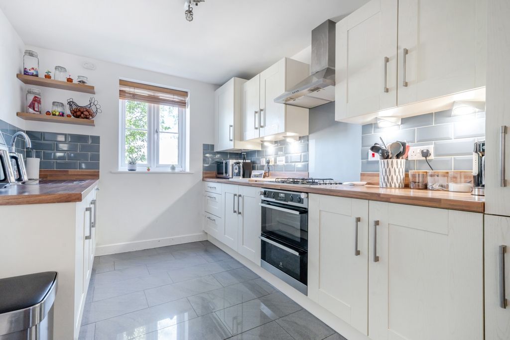 Property photo 3 of 12 1334490-5-6895E890Ef45E