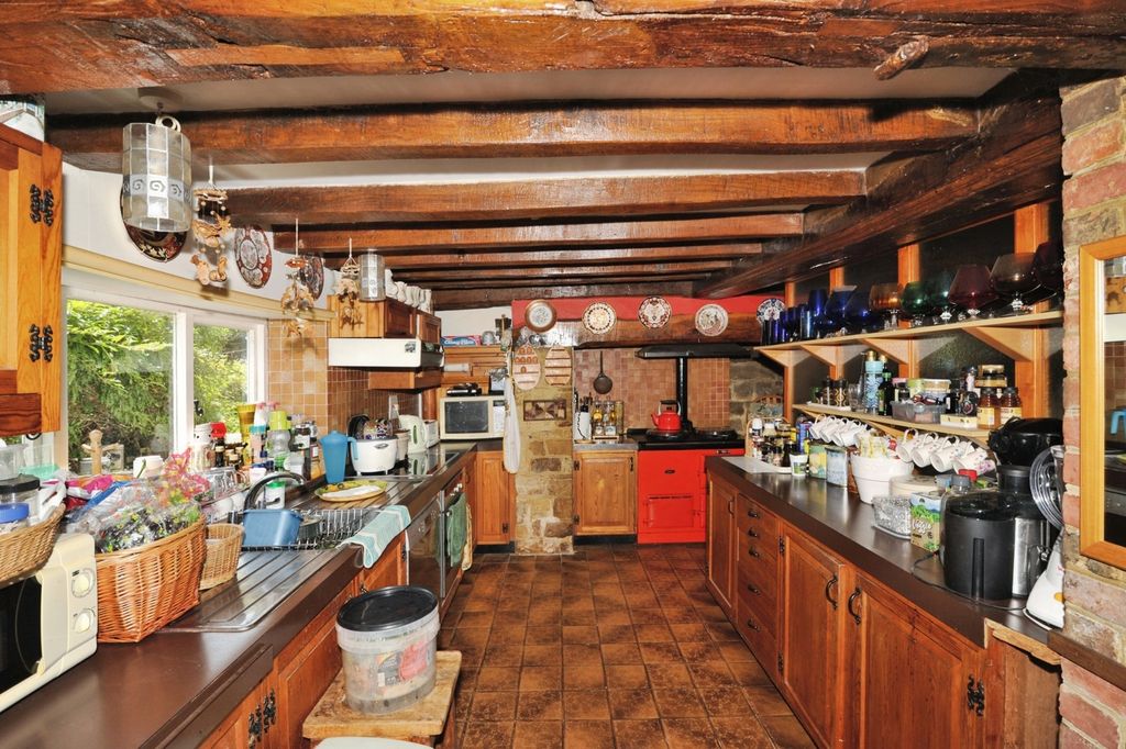 Property photo 3 of 19 Kitchen