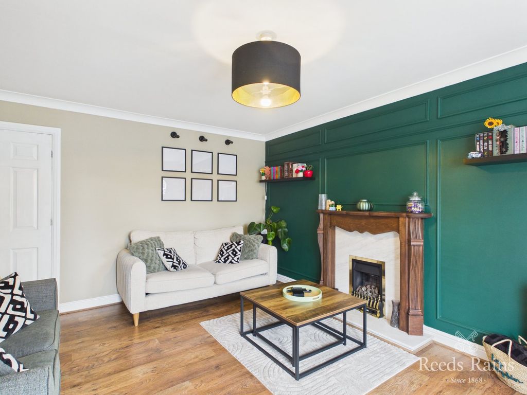 Property photo 2 of 18 Lounge