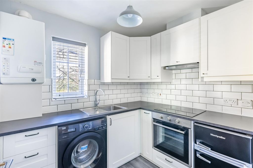 Property photo 3 of 13 5Bh-4.Jpg