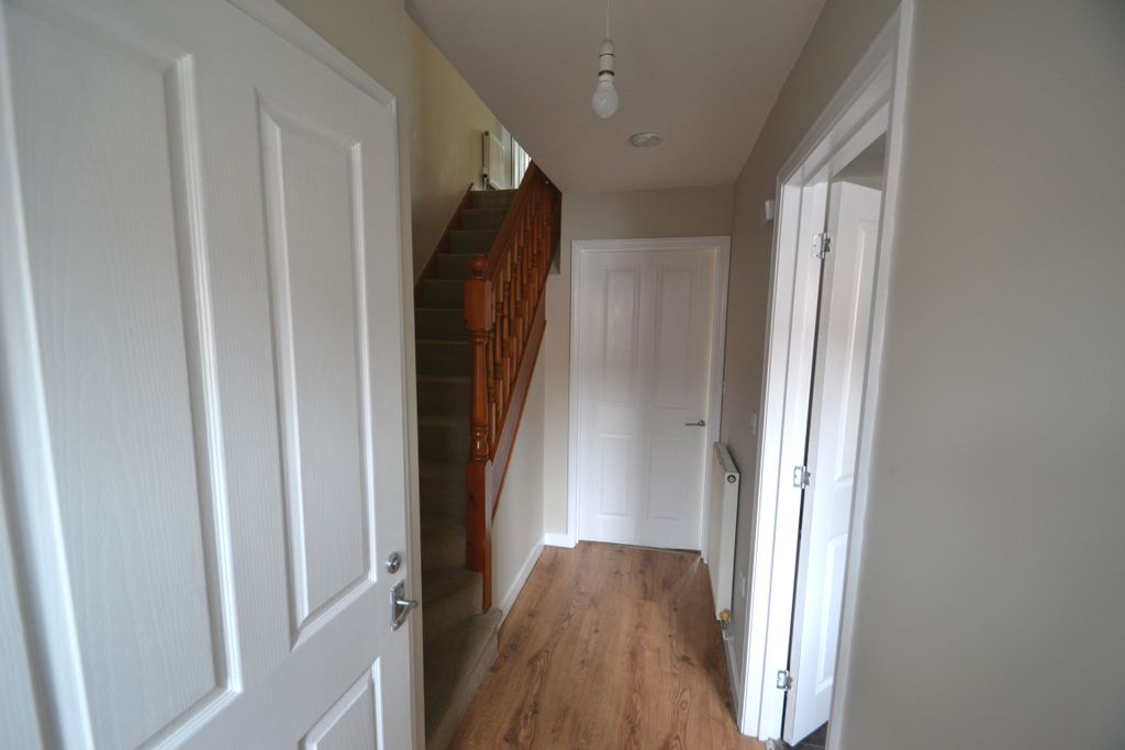 Property photo 3 of 13 Entrance Hall