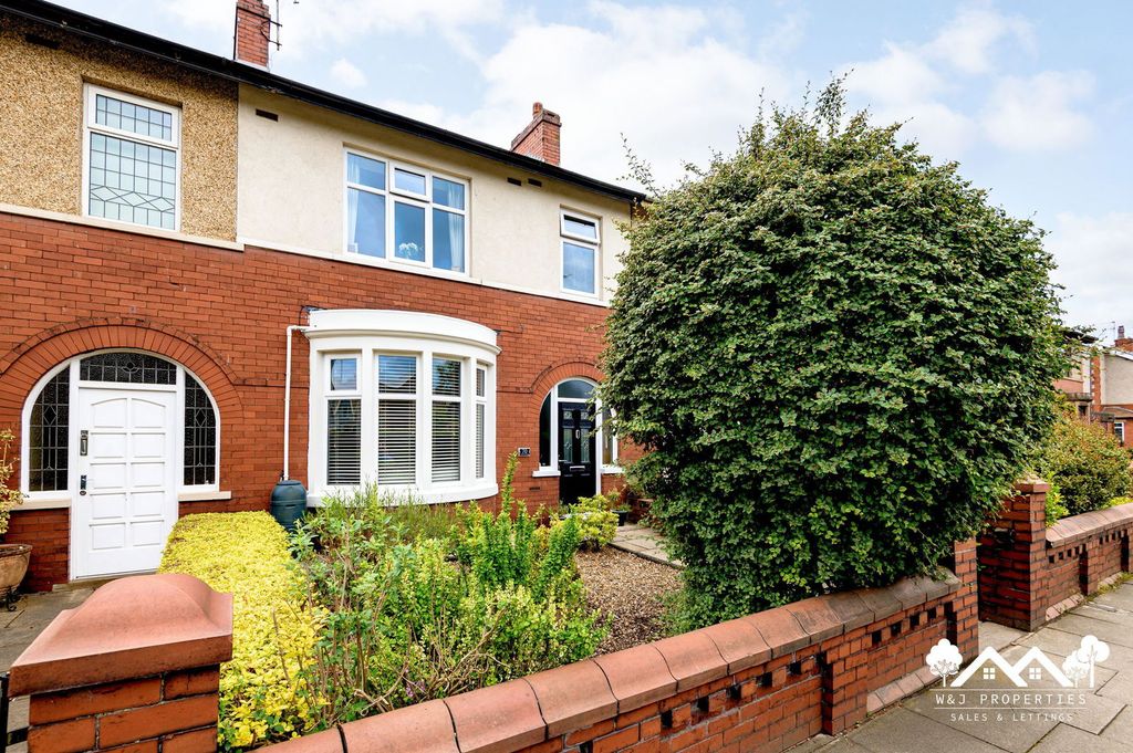 Property photo 1 of 34