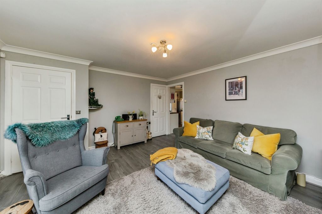 Property photo 2 of 18