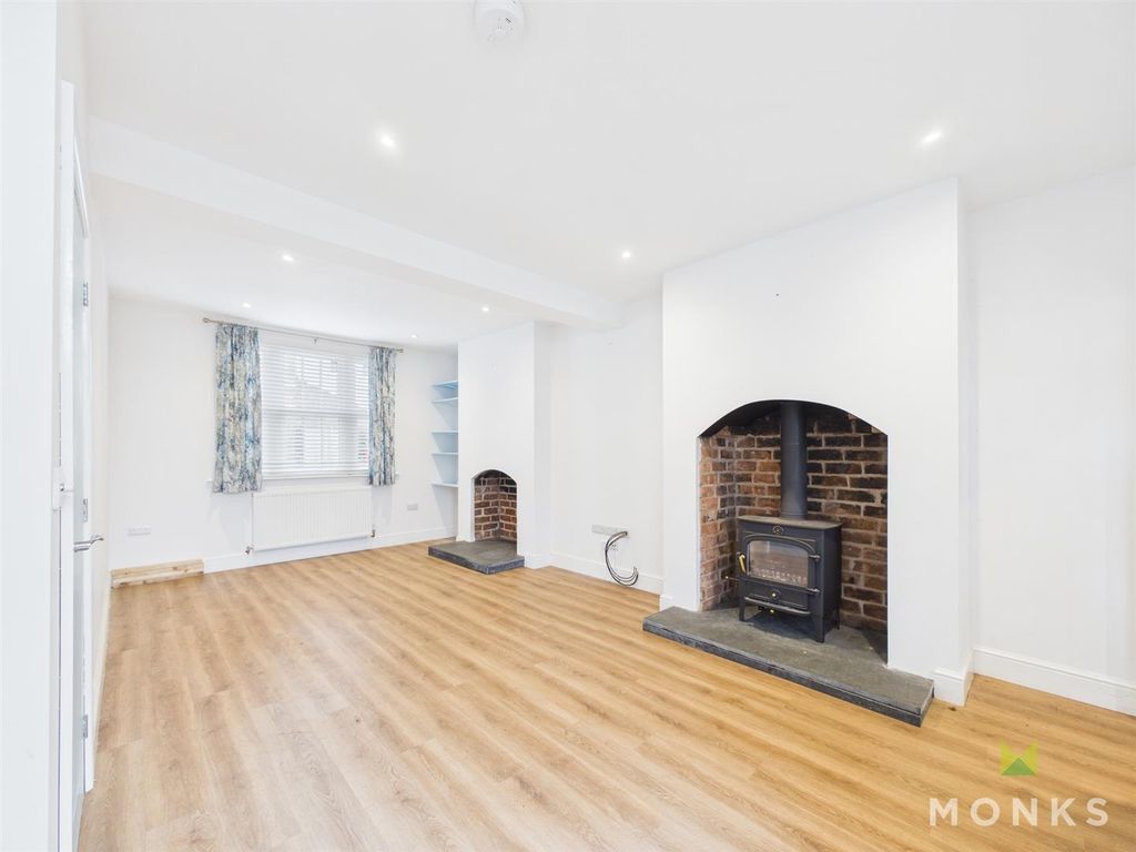 Property photo 3 of 8 Cam01348G0-Pr0773-Still005.Jpg