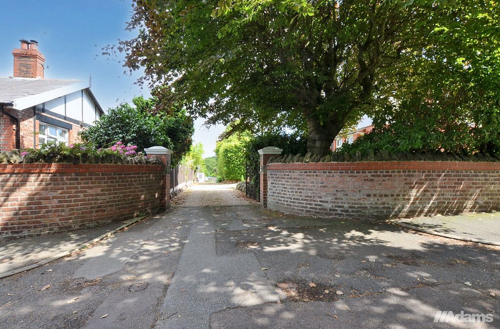 Property photo 2 of 36