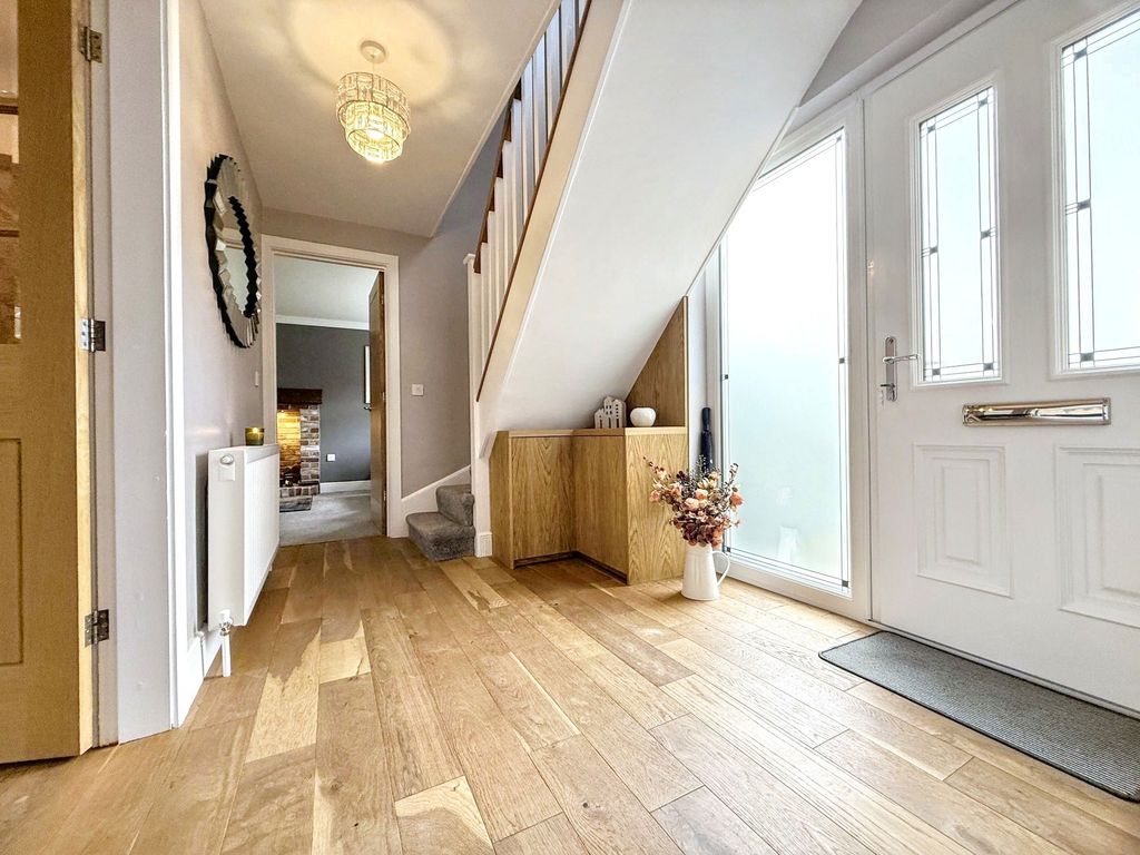 Property photo 3 of 27