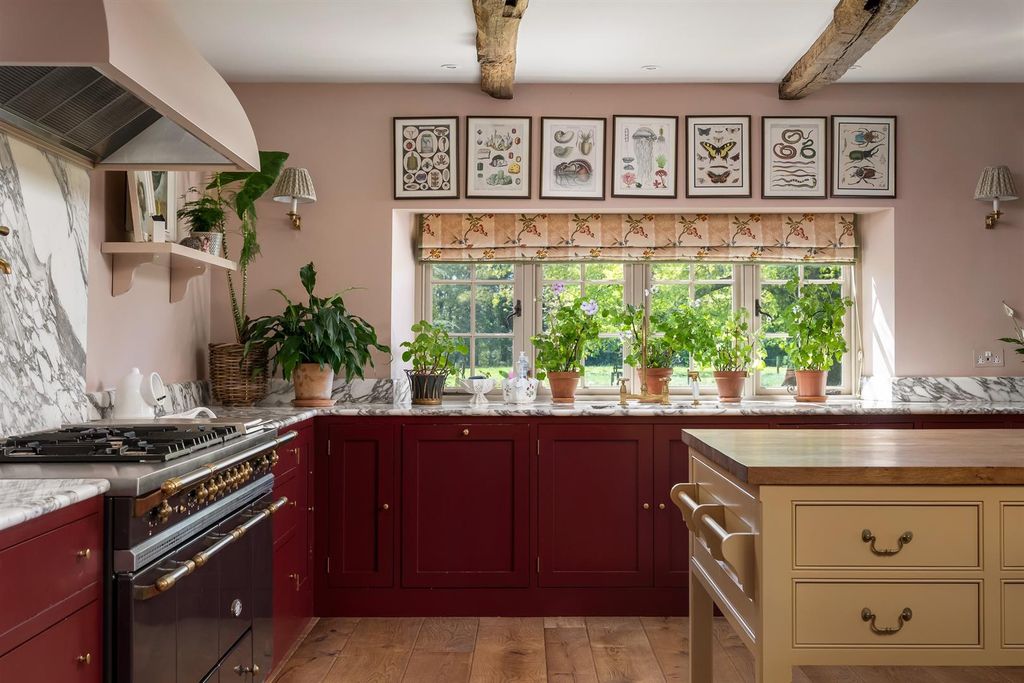 Property photo 2 of 41 49 - Norcote House - Gl7 5Rh - Web.Jpg