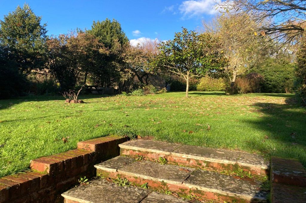 Property photo 2 of 4 Grounds