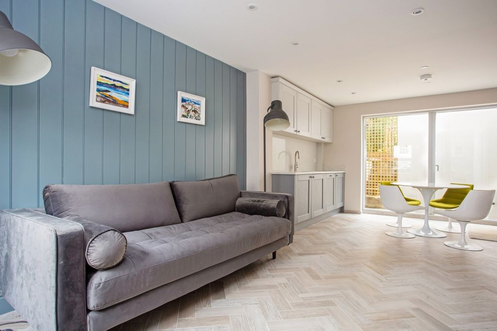 Property photo 2 of 15 14 Lansdown Terra...