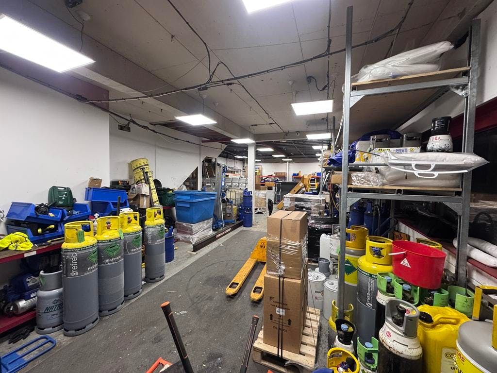 Property photo 3 of 11 5 Metro Centre (3).Jpg