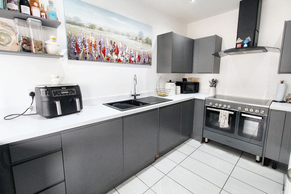 Property photo 2 of 23 Kitchen