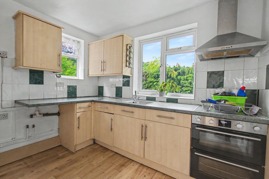 Property photo 2 of 7 Kitchen