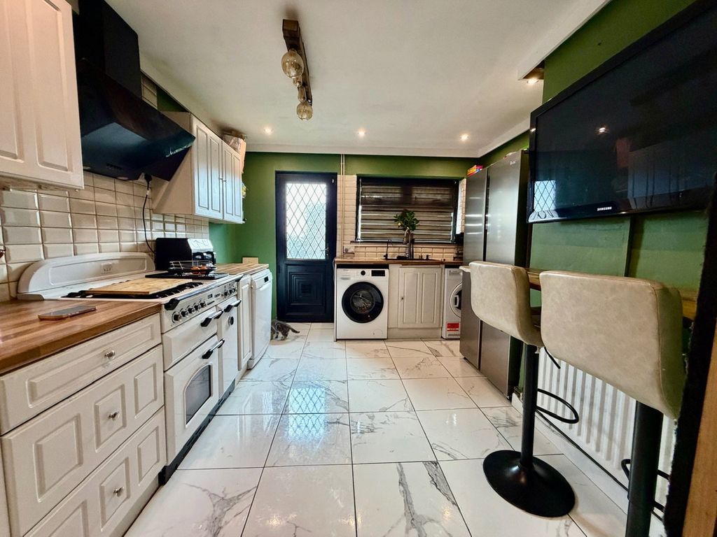 Property photo 2 of 30