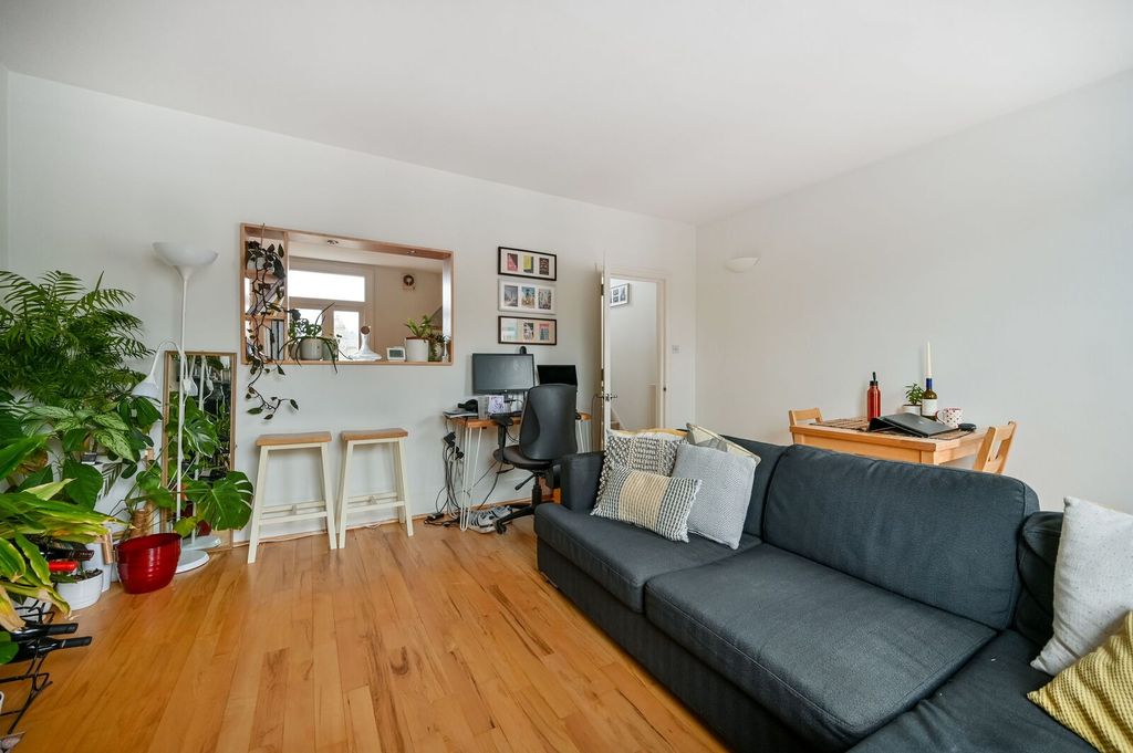 Property photo 3 of 8