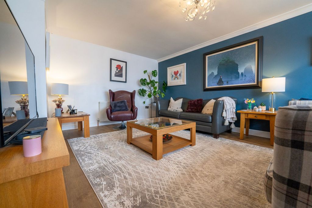 Property photo 3 of 39