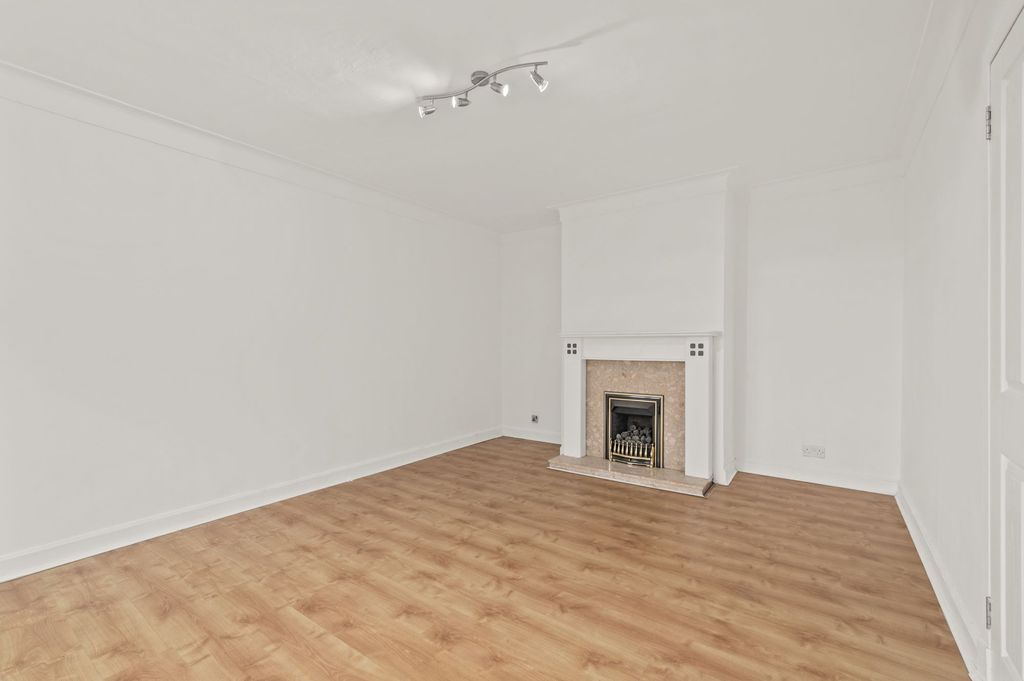 Property photo 3 of 26