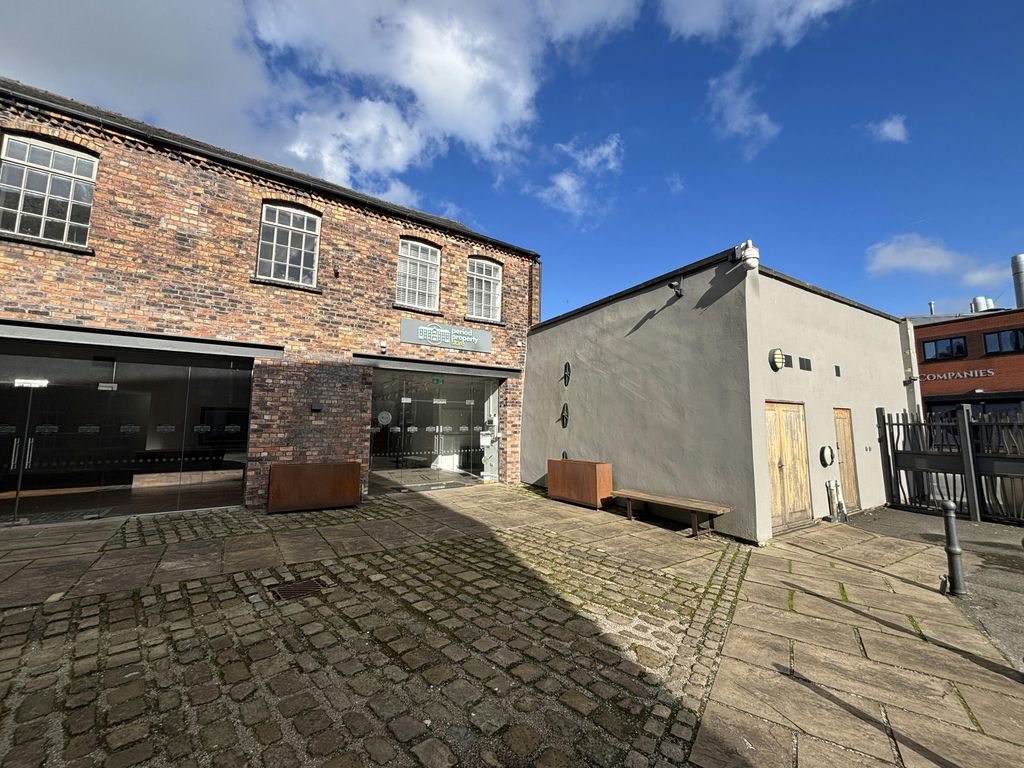 Property photo 3 of 10 Shop Entrance