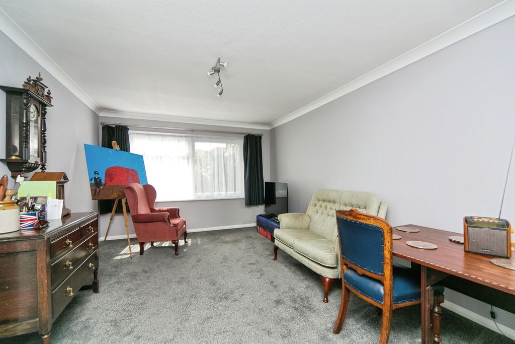 Property photo 2 of 17 Photo