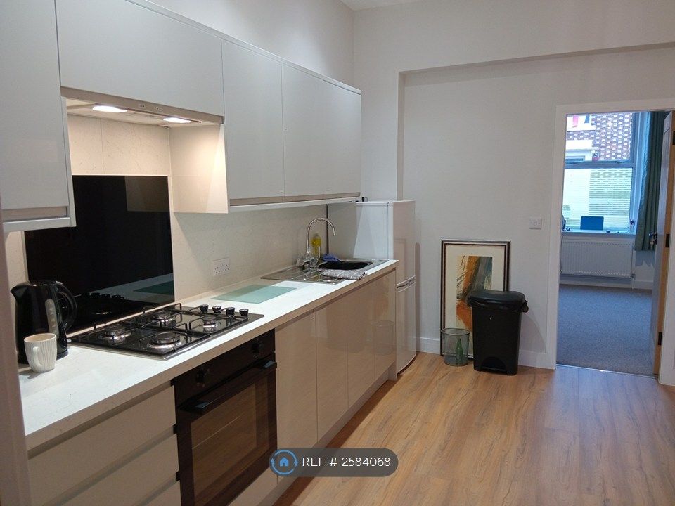 Property photo 2 of 10 Shared Kitchen Diner