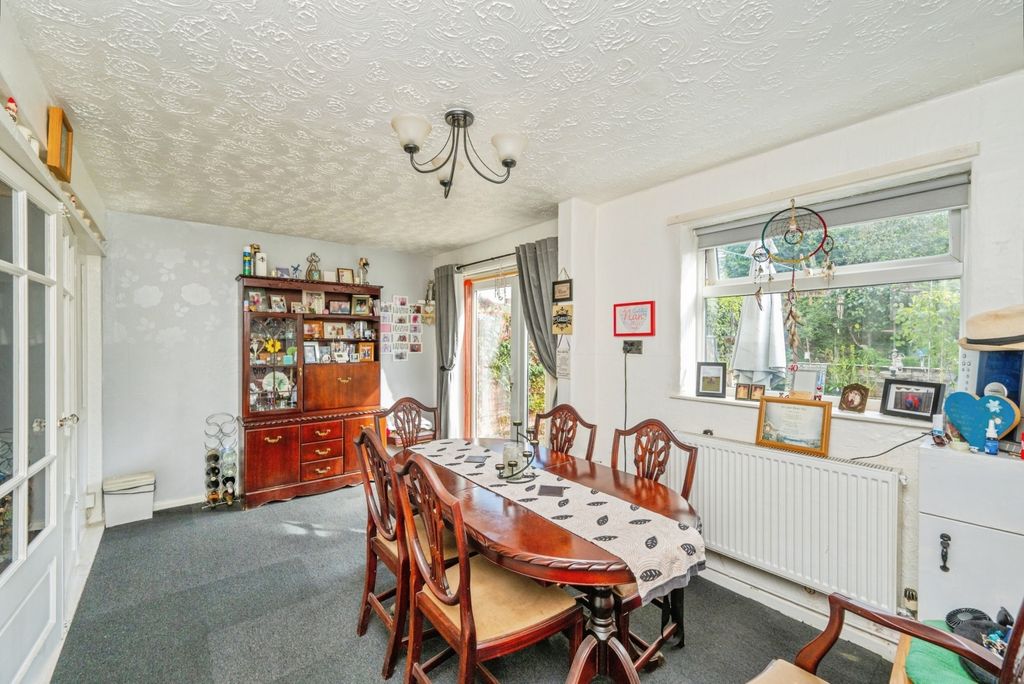 Property photo 3 of 17 Image 2