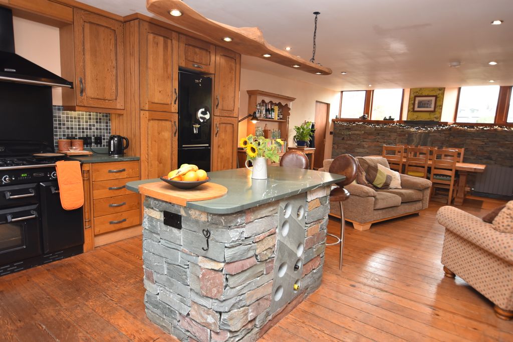 Property photo 3 of 29