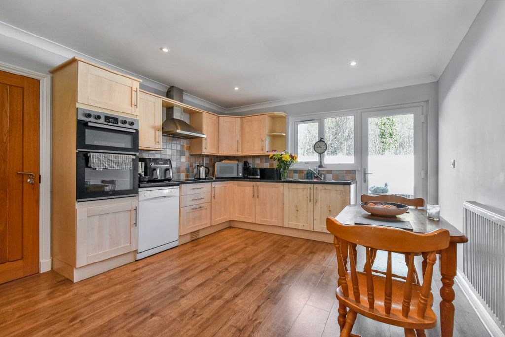 Property photo 2 of 20