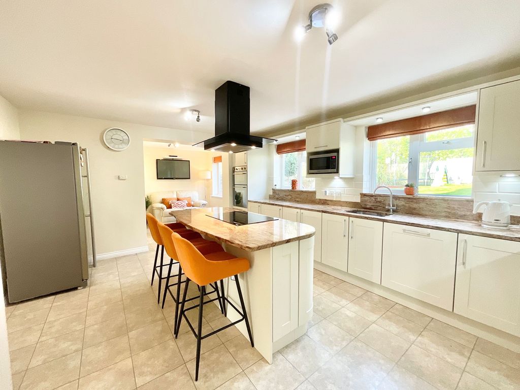 Property photo 3 of 37