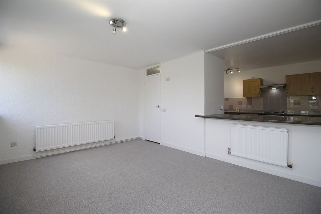Property photo 1 of 18 Lounge
