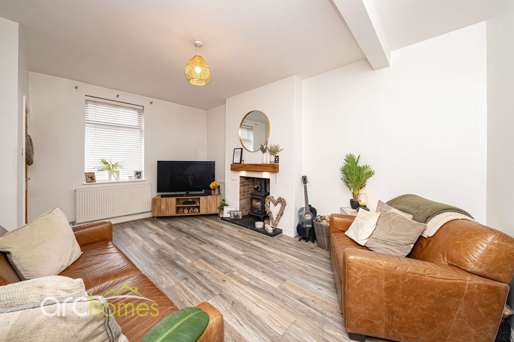 Property photo 2 of 31