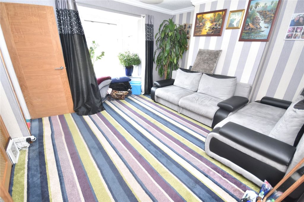 Property photo 2 of 20 Lounge