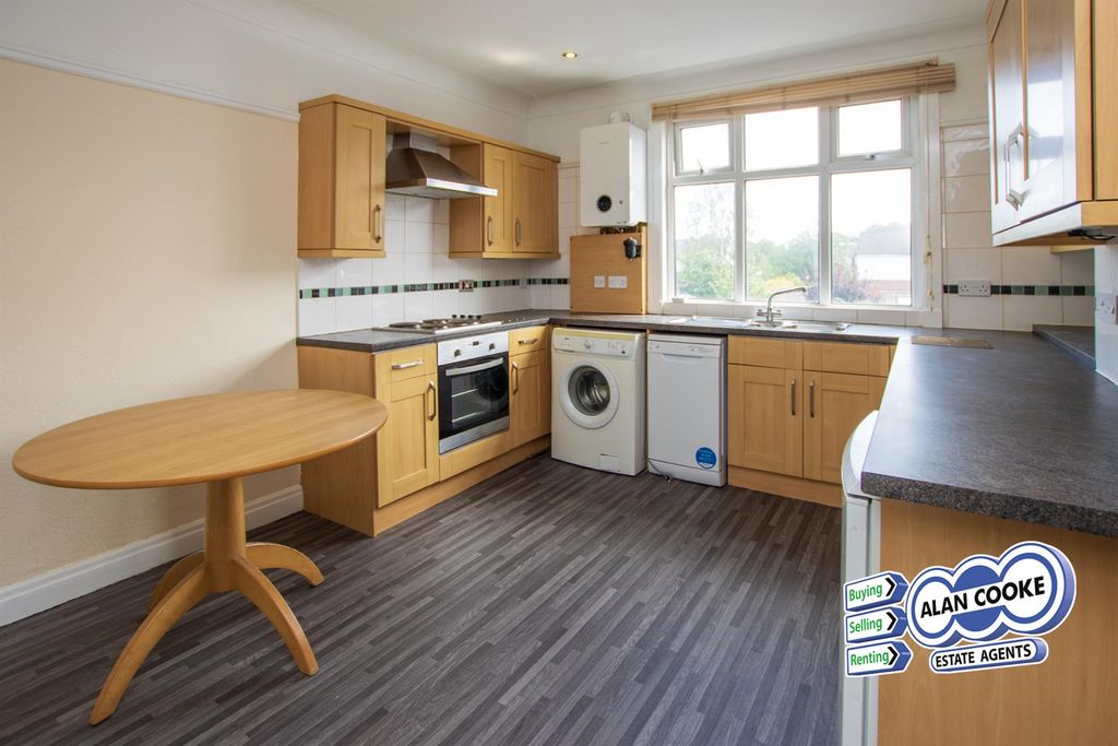 Property photo 2 of 9 Breakfast Kitchen