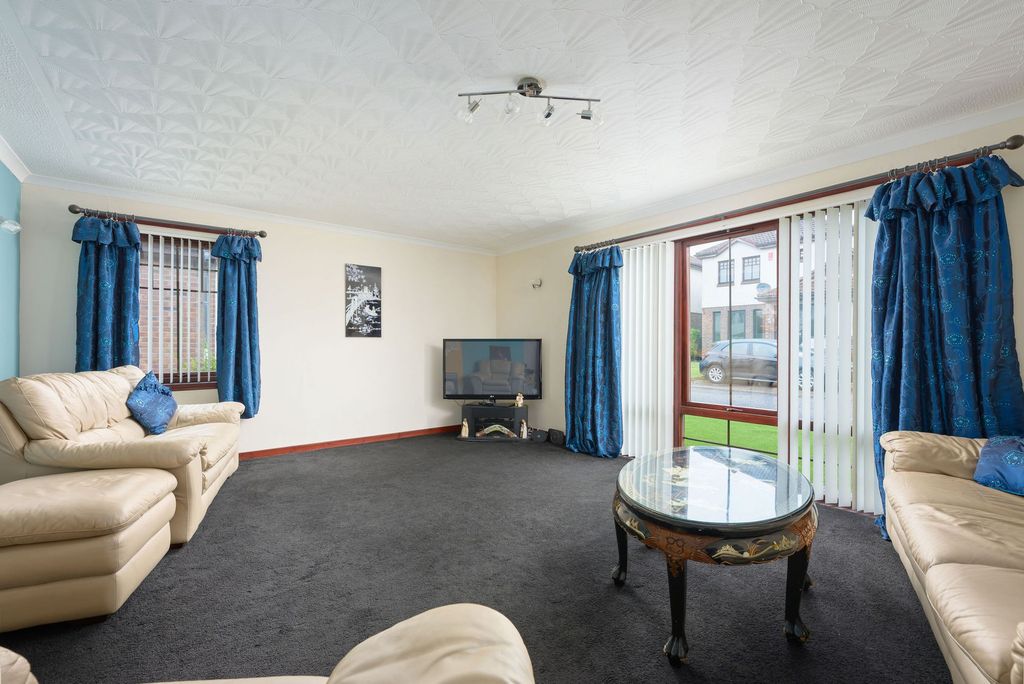 Property photo 2 of 27