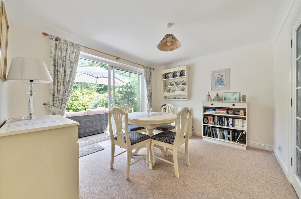 Property photo 3 of 18 1302087-22-685Ea1...