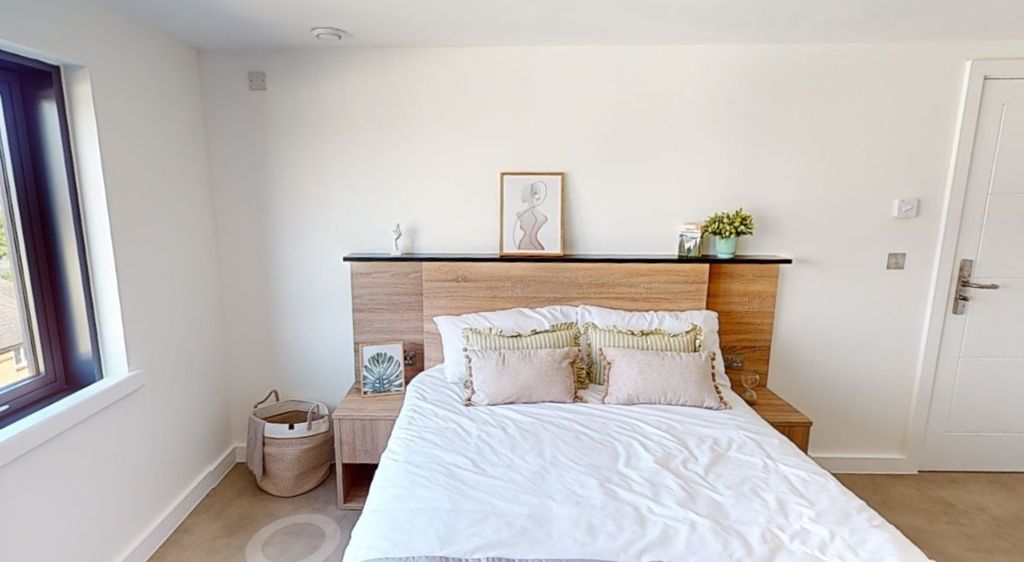 Property photo 1 of 17 Bedroom