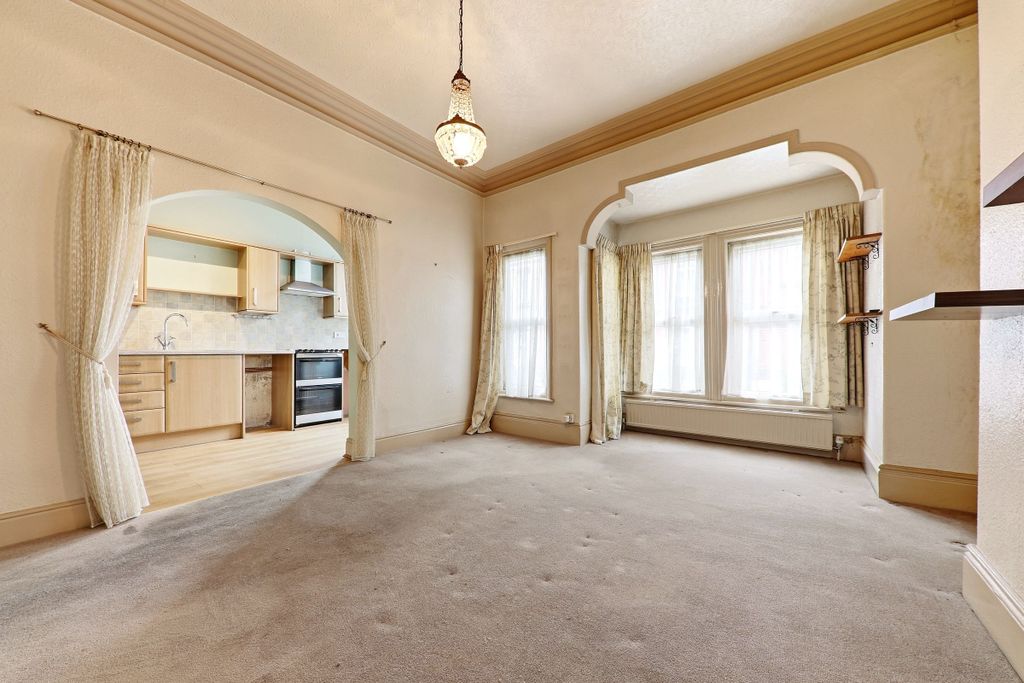 Property photo 2 of 27