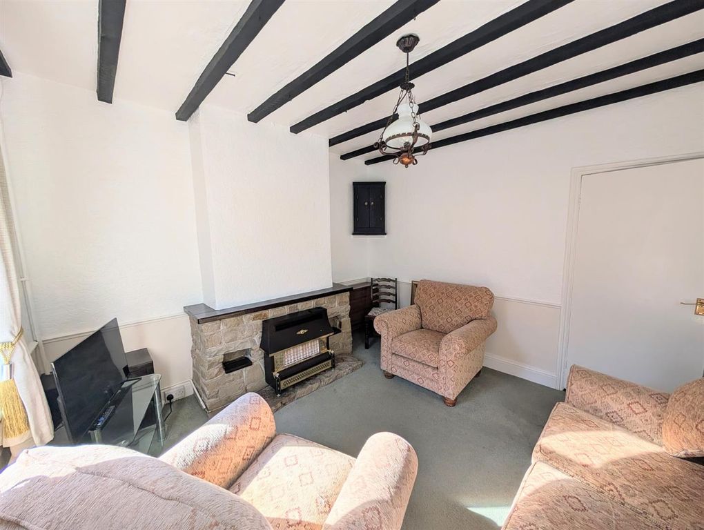 Property photo 3 of 11 Lounge
