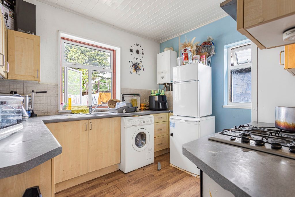 Property photo 3 of 21 Kitchen